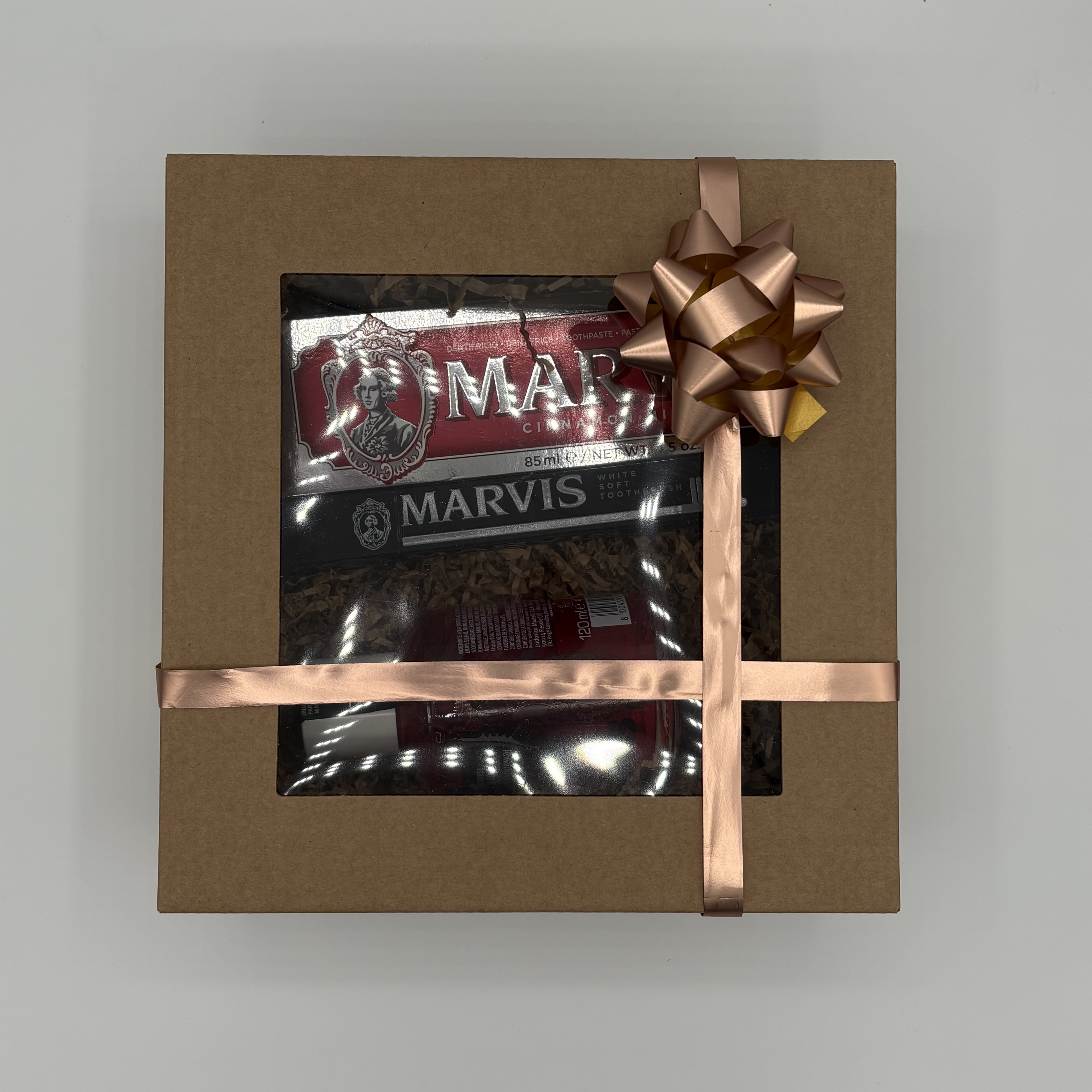 Gift set no. 3 (Marvis Cinnamon Mint toothpaste 85ml, Marvis Cinnamon Mint mouthwash, Marvis toothbrush soft)